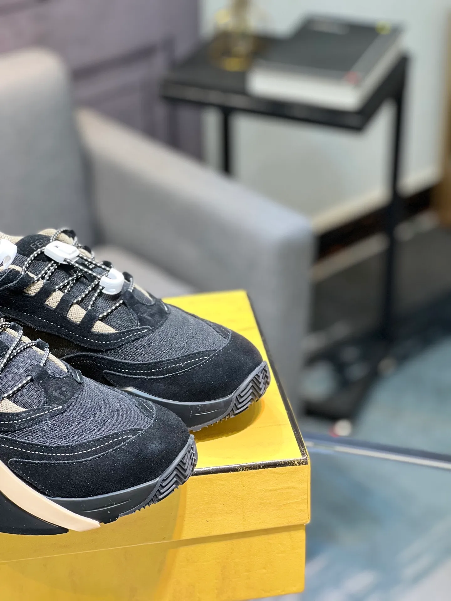 Men's shoes 💰580 FENDI men's fashion casual shoes 👟Hot sale🔥Official website 1:1 replica ⬆️Original quality - Original leather - Original breathable mesh lining Original outsole 1:1 replica, code number 38-44 (45-46 customized)
